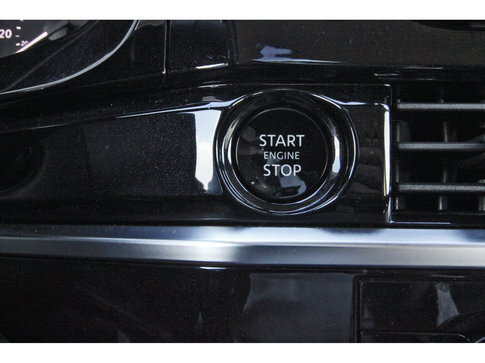 Certified 2025 Nissan Pathfinder SV FWD image 29