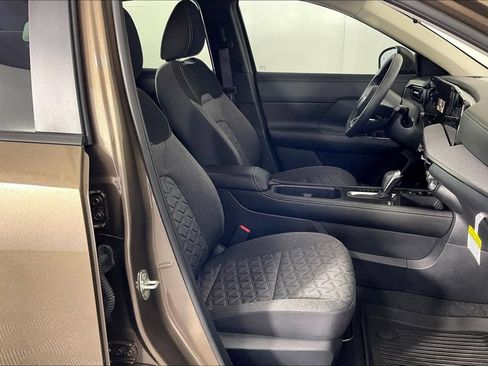 Used 2025 Nissan Kicks SV AWD/4WD image 10