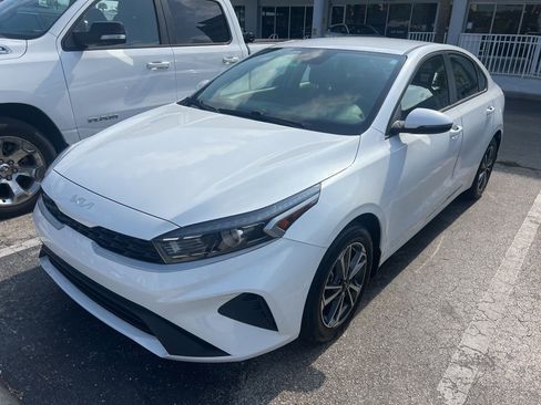 Certified 2024 Kia Forte LXS w/ LXS Technology Package FWD image 4