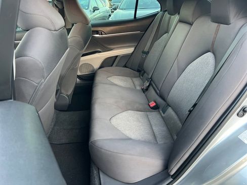 Used 2018 Toyota Camry LE image 28