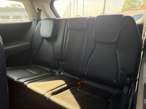 Used 2025 Kia Carnival FWD image 23
