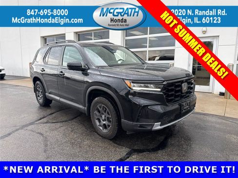 Used 2025 Honda Pilot TrailSport image 1