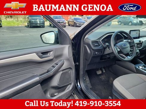 Used 2022 Ford Escape SE w/ SE Sport Appearance Package AWD/4WD image 2