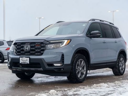 Used 2024 Honda Passport TrailSport image 3