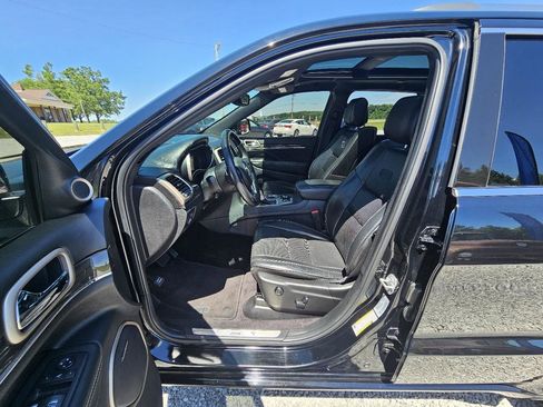 Used 2017 Jeep Grand Cherokee Overland AWD/4WD image 15