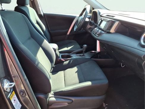 Used 2015 Toyota RAV4 LE FWD image 21