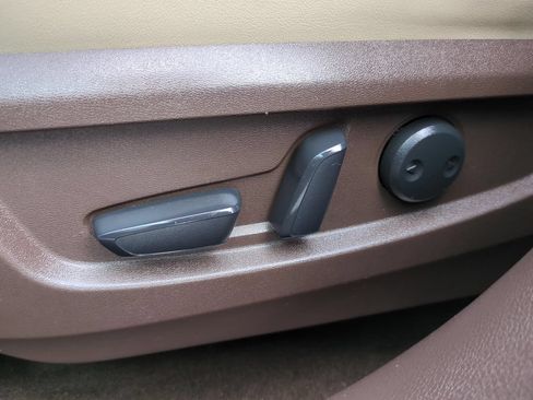 Used 2019 INFINITI QX50 Essential w/ Sensory Package FWD image 19