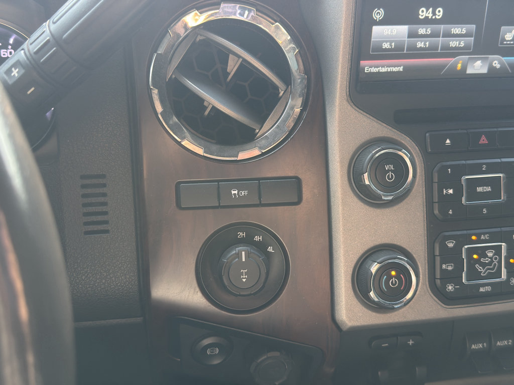 Used 2016 Ford F250 Lariat w/ Lariat Interior Package AWD/4WD image 12