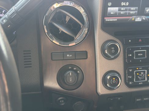 Used 2016 Ford F250 Lariat w/ Lariat Interior Package AWD/4WD image 12