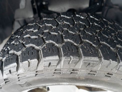 Used 2011 GMC Sierra 2500 SLT w/ SLT Convenience Package image 29