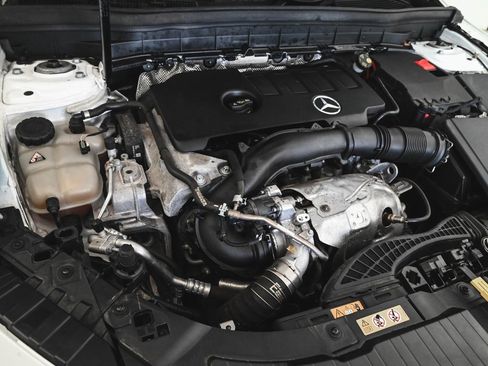 Used 2022 Mercedes-Benz GLB 250 GLB 250 image 40