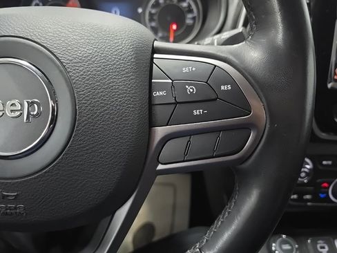 Used 2019 Jeep Cherokee Limited image 20