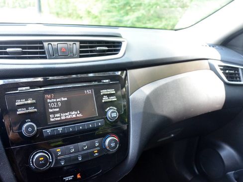 Used 2014 Nissan Rogue S image 15