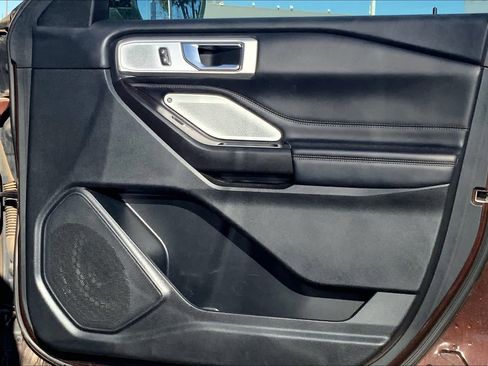 Used 2020 Ford Explorer Platinum w/ Premium Technology Package AWD/4WD image 20