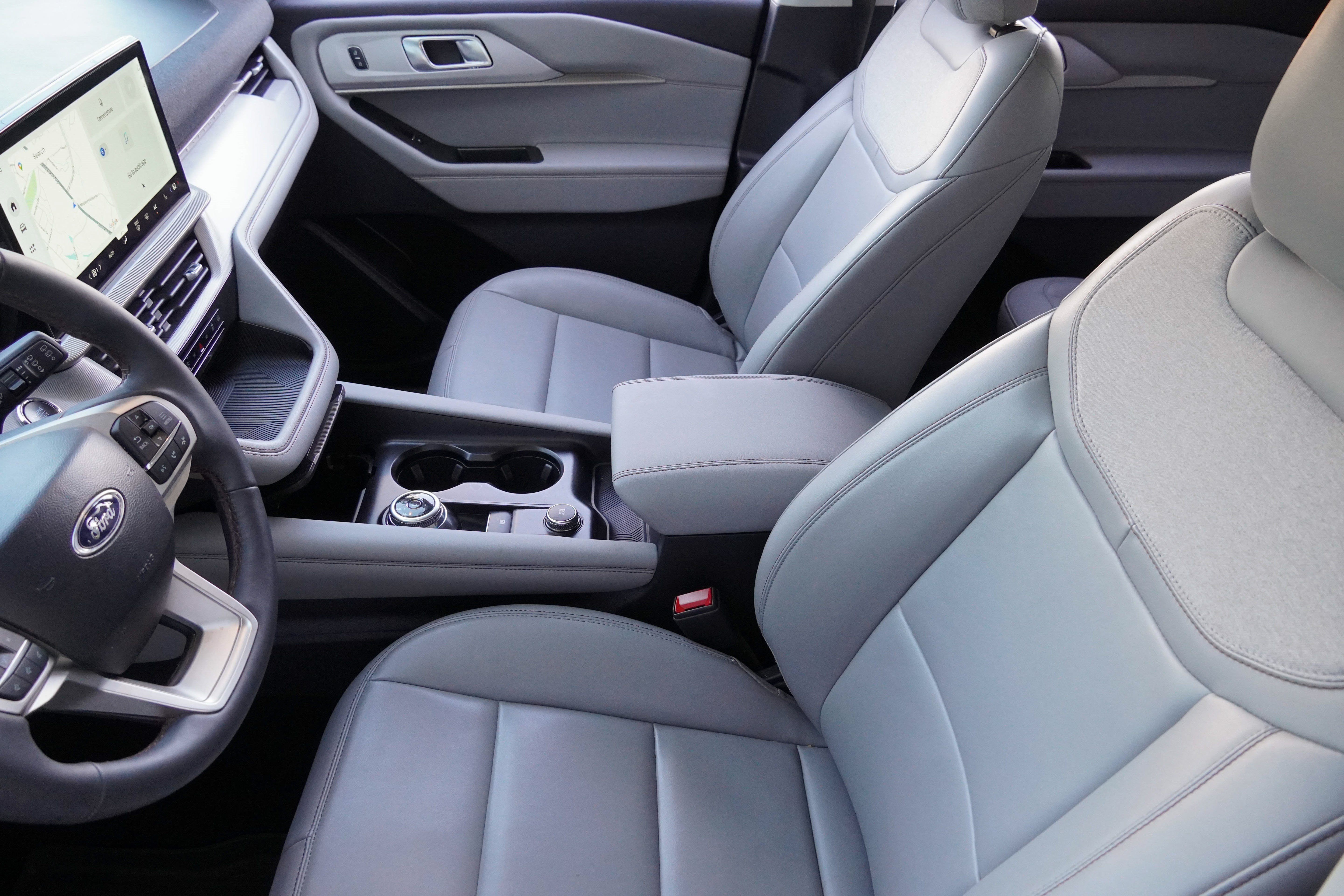 Used 2025 Ford Explorer Active w/ Active Comfort Package RWD image 11
