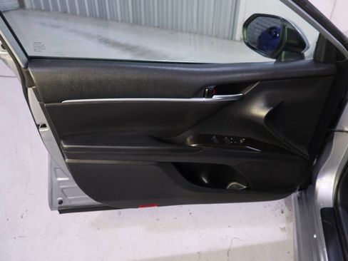 Used 2022 Toyota Camry SE image 29