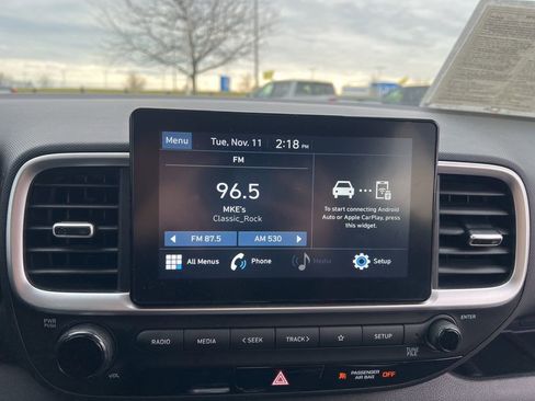 Used 2022 Hyundai Venue SE image 19