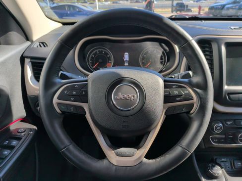 Used 2015 Jeep Cherokee Limited image 18