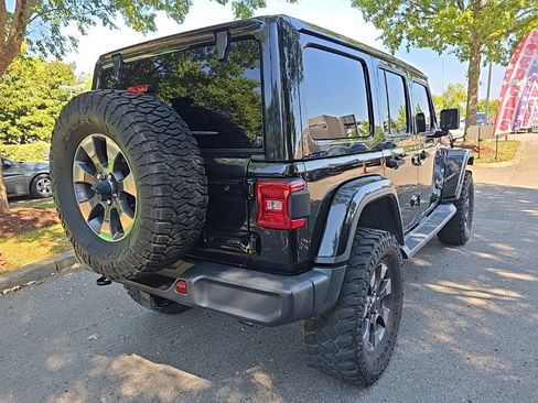 Used 2018 Jeep Wrangler Unlimited Sahara AWD/4WD image 8