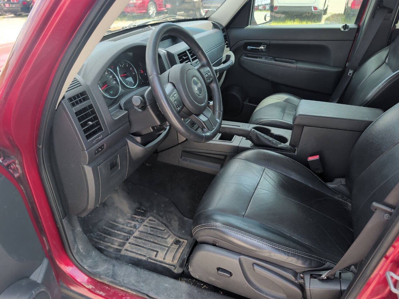 Used 2012 Jeep Liberty Sport AWD/4WD image 12