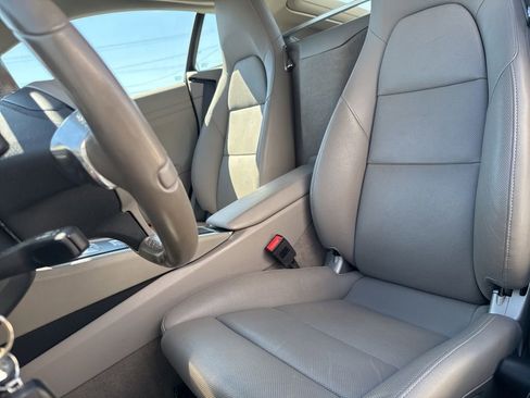 Used 2014 Porsche Cayman image 8