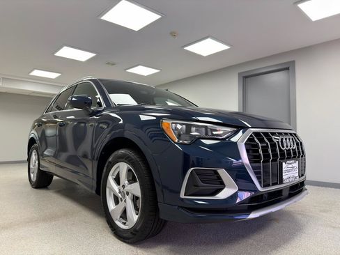 Used 2020 Audi Q3 2.0T Premium w/ Convenience Package AWD/4WD image 4