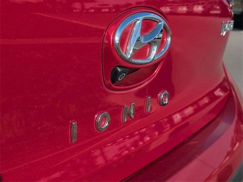 Used 2022 Hyundai Ioniq SE image 10