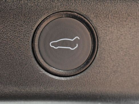 Used 2021 Tesla Model Y Long Range AWD/4WD image 41