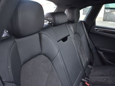 Used 2021 Porsche Macan image 26