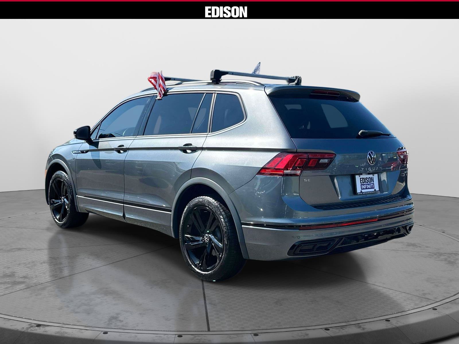 Used 2023 Volkswagen Tiguan SE R-Line AWD/4WD image 5