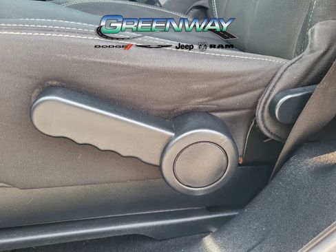 Used 2017 Jeep Wrangler Sahara w/ Connectivity Group image 18