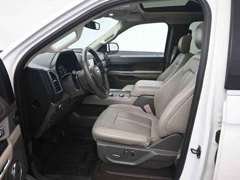 Used 2020 Ford Expedition Limited w/ Equipment Group 302A AWD/4WD image 9