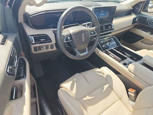 Used 2024 Lincoln Navigator Premiere AWD/4WD image 18