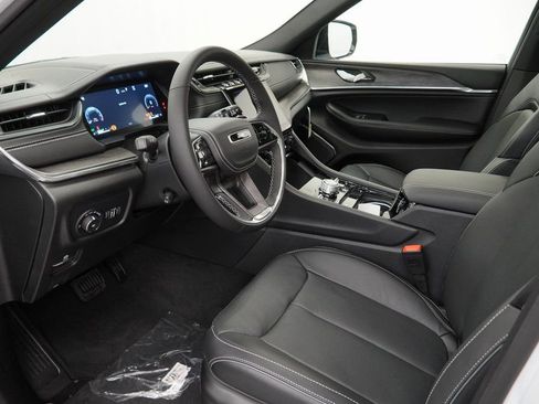 New 2025 Jeep Grand Cherokee Overland image 16