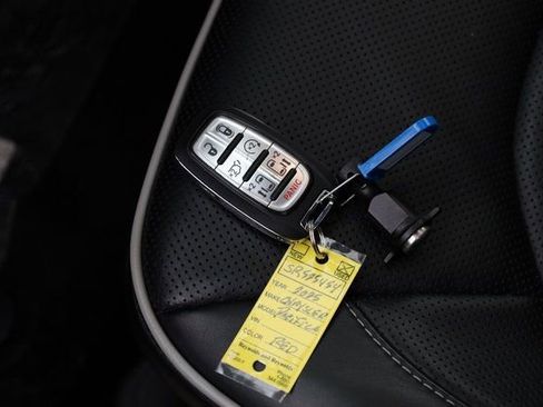 Used 2025 Chrysler Pacifica Limited image 39