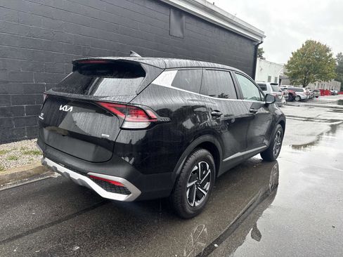 Used 2023 Kia Sportage LX image 2