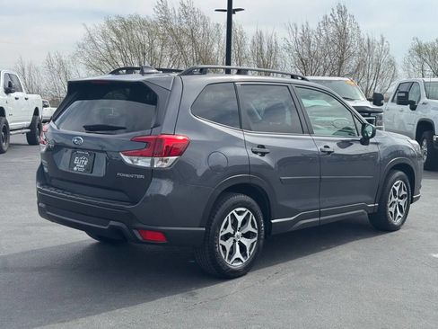 Used 2022 Subaru Forester Premium AWD/4WD image 6