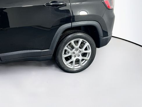Used 2022 Jeep Compass Latitude AWD/4WD image 28