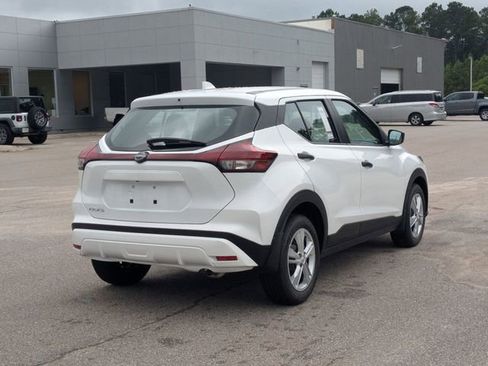 New 2025 Nissan Kicks Play S FWD image 3