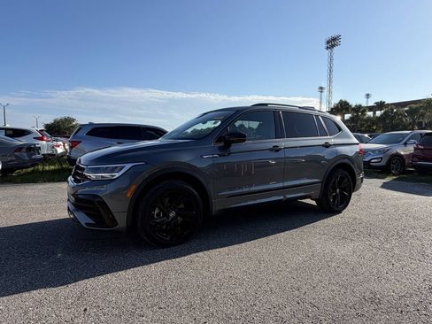 Used 2023 Volkswagen Tiguan SE R-Line FWD image 9