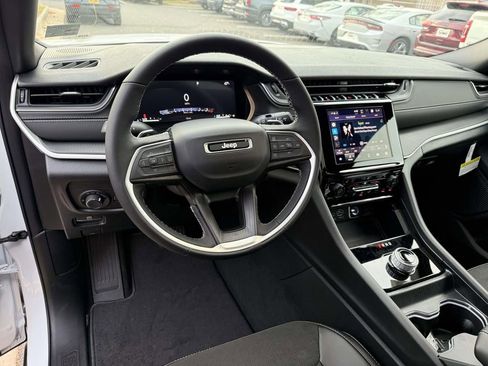 New 2025 Jeep Grand Cherokee Altitude AWD/4WD image 3