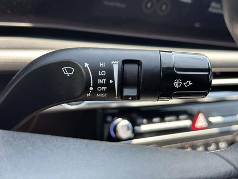 Used 2025 Hyundai Santa Cruz SE AWD/4WD image 17