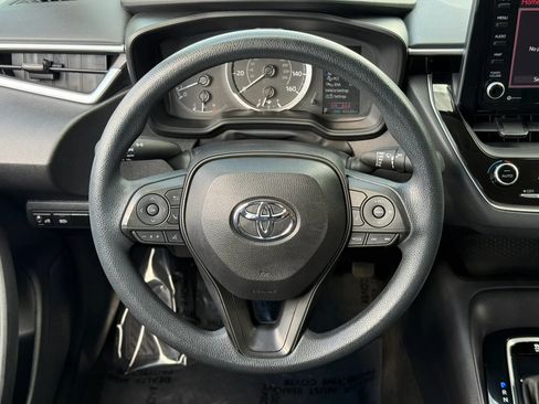 Used 2022 Toyota Corolla LE FWD image 17