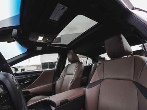 Used 2023 Lexus ES 250 w/ Premium Package image 28