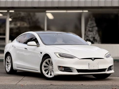 Used 2017 Tesla Model S 75D image 2