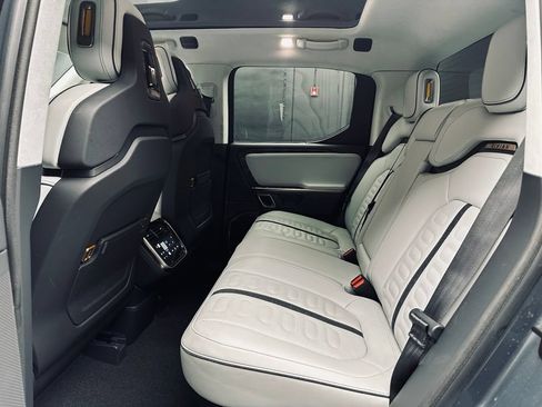 Used 2022 Rivian R1T Adventure AWD/4WD image 23