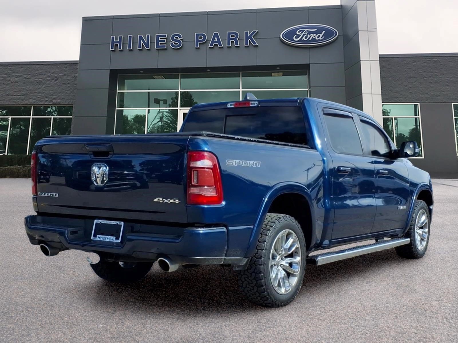 Used 2020 RAM 1500 Laramie w/ Sport Appearance Package AWD/4WD image 6