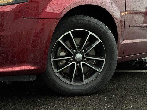 Used 2017 Dodge Grand Caravan GT image 27