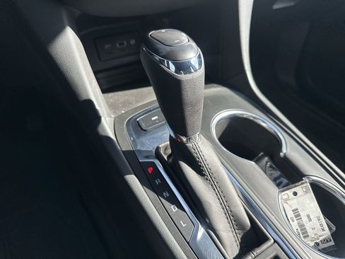 Used 2021 Chevrolet Equinox LT image 30