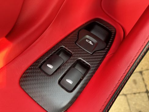 Used 2019 McLaren 570S Spider image 12